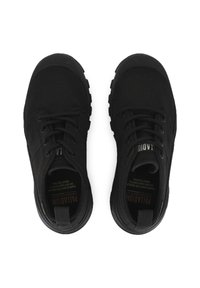 Μαύρα αθλητικά παπούτσια με υφασμάτινο ανώτερο μέρος με υφή, στρογγυλή μύτη και ελαστική σόλα. Διαθέτουν ελαφρύ σχεδιασμό και κλείσιμο με κορδόνια.