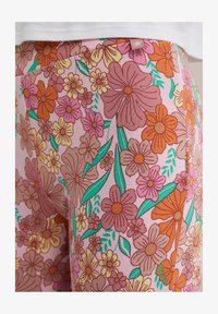 Nem kiválasztott, light pink