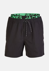 Bañador negro con una cinturilla elástica verde que muestra la marca "JACK&JONES", cierre con cordón y una textura suave y ligera.