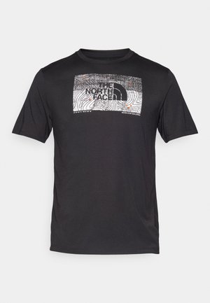 T-shirt nera a maniche corte, con una grafica bianca e grigia di linee di contorno e il logo "The North Face" sul davanti.