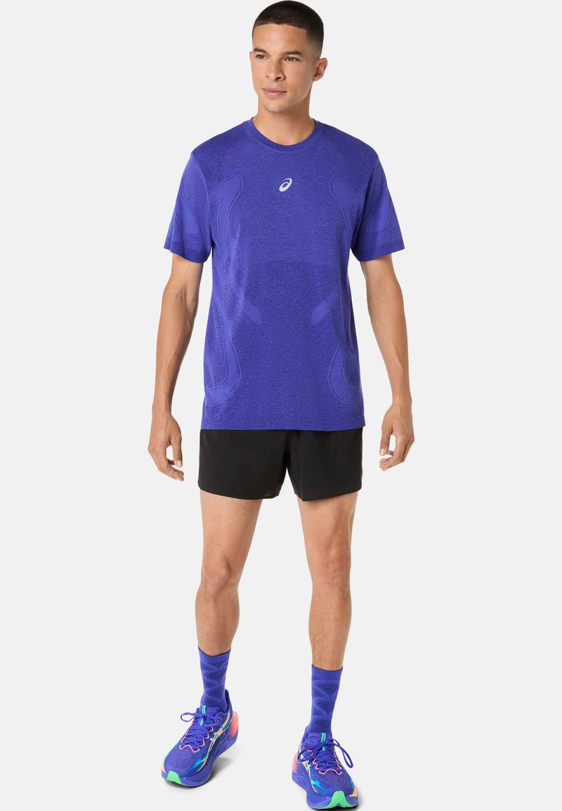 ASICS ROAD SEAMLESS SS TOP - Jednoduché tričko - burst eggplant