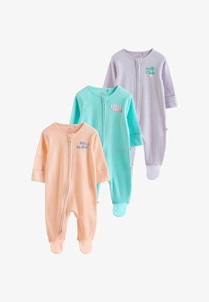 Drei gerippte Baby-Strampler mit Füßen in Pfirsich, Türkis und Lavendel, jeweils mit Frontreißverschluss und bestickten Sprüchen auf der Brust.