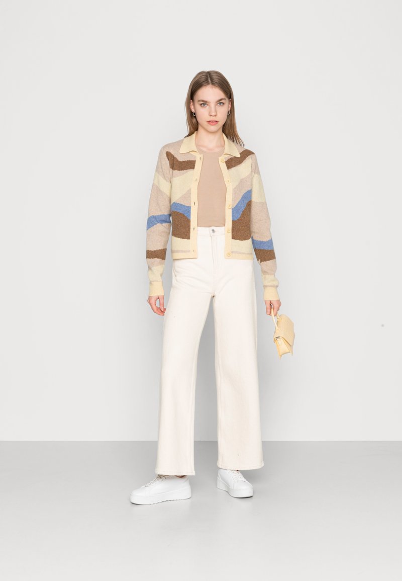 Damen Strickjacken | Envii ENNETTLE CARDIGAN Strickjacke camel pattern/camel - DA46364 Damen Strickjacken | Envii ENNETTLE CARDIGAN Strickjacke camel pattern/camel - DA46364