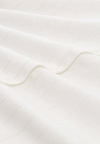 Unausgewählt, white pinstripe with lurex