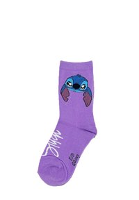 Paarse katoenen sok met een stripfiguur met blauwe en bruine accenten. Ontwerp bevat het woord "Stitch" in witte letters.