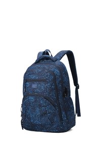 Marineblauer Rucksack mit pixelartigem blauen Muster, strapazierfähigem Stoff, mehreren Reißverschlussfächern, gepolsterten Schulterriemen und Handgriff oben.