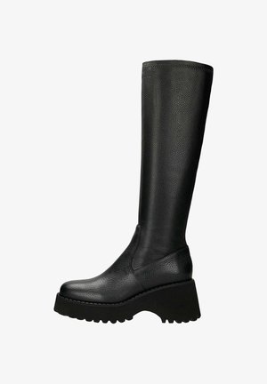 Schwarze kniehohe Stiefel aus strukturiertem Leder, mit einer klobigen Plattformsohle mit gezacktem Rand und schlankem Design.