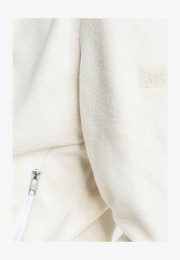 Sélectionné, cream