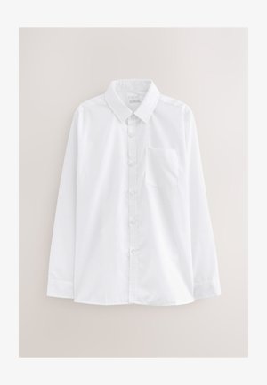 Fehér, hosszú ujjú, gombos ing hegyes gallérral és mellzsebbel, világos, semleges háttér előtt bemutatva.