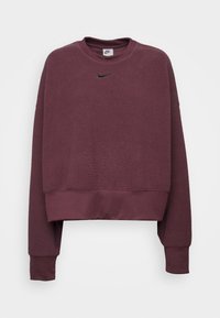 Burgundy fleece-tröja med en texturerad yta, rundad halsringning och ribbad mudd. Har en liten svart Nike-logotyp på bröstet.