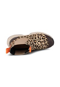 Cipele s leopard uzorkom koje se lako obuvaju, s bež i smeškastim akcentima; imaju narandžasti povlačni elementi i zaobljen prst; izrađene su od teksturiranog materijala i gumene đon.
