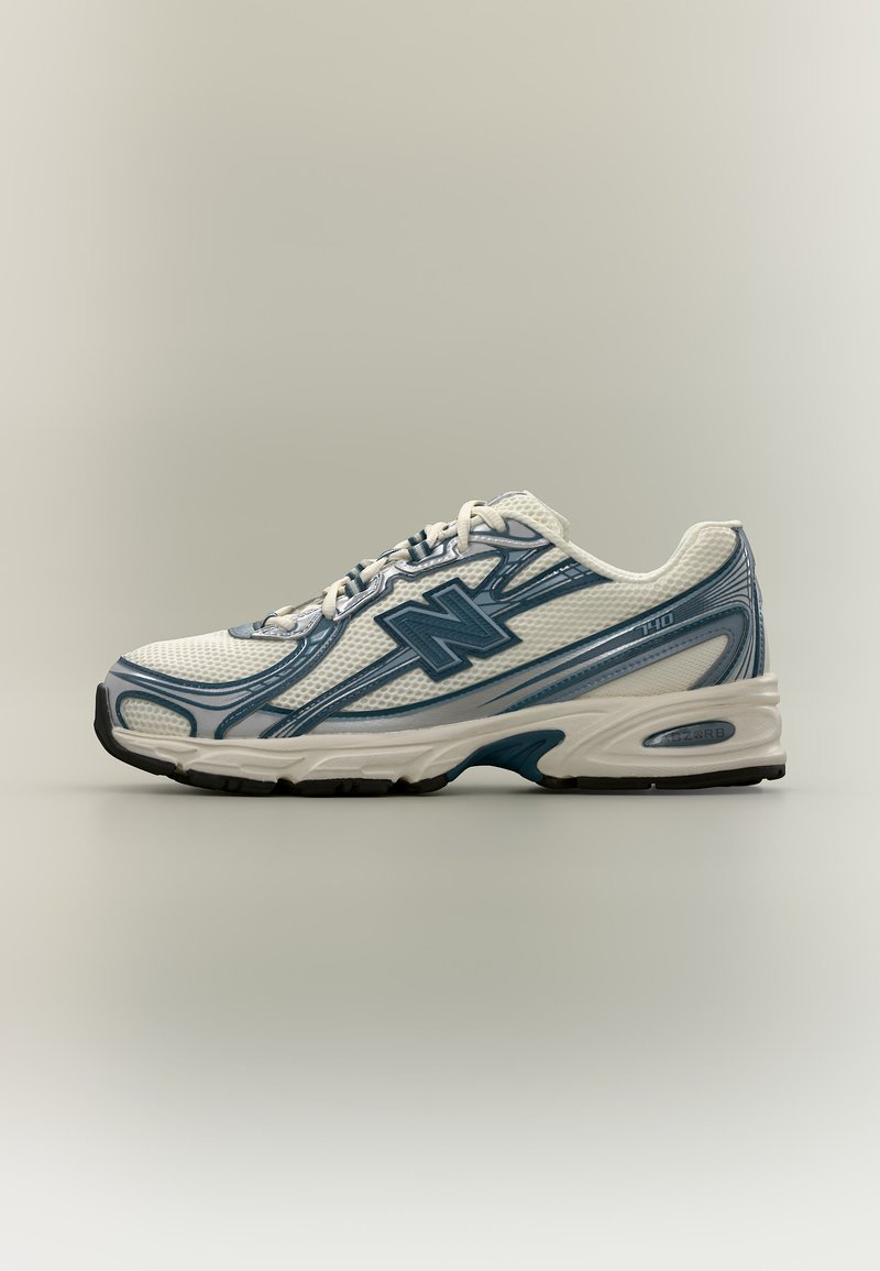 U740 white teal/white