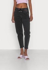 ONLY ONLBLUSH POPTRASH EASY BOX - Mom Jeans - black