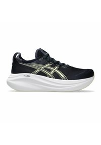 Baskets de course pour homme avec tige en mesh noir, semelle cushioned blanche et accents réfléchissants argentés. Présente un bout arrondi et un design à lacets.
