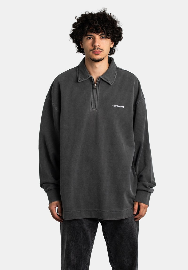 Mørkegrå pullover sweatshirt med lynlås krave, ribbet tekstur og logo foran. Fremstillet af blødt materiale med en afslappet pasform.