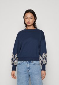 ONLY Petite ONLBROOKE O NECK FLOWER - Mikina - naval academy
