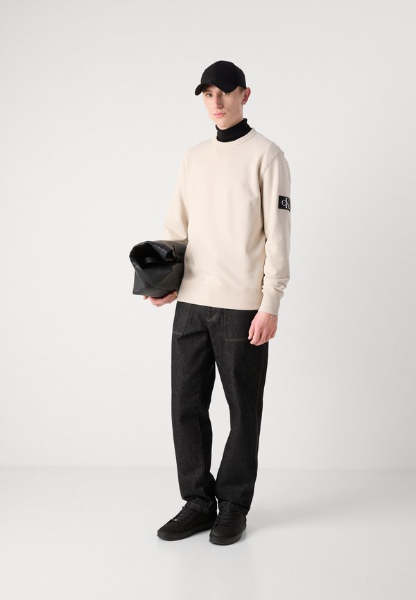 BADGE CREW NECK - Sweatshirt - oatmeal3