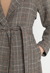 KIOMI Vinterkappa /-rock - brown