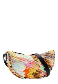 Multicolore Stofftasche in geschwungener Form mit einem schwarzen Tragegurt. Das Design umfasst lebhafte Muster in Orange-, Rosa- und Mintgrün-Tönen.