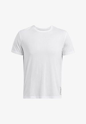 Valge lühikeste varrukatega t-särk kergest, tekstuursest kangast, ümmarguse kaelusega ja väikese logo detailiga paremal all nurgas.