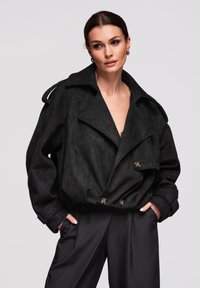 Non sélectionné, black