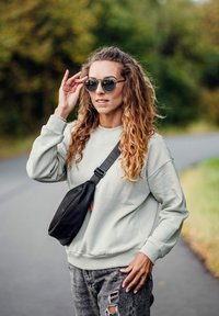 VUCH CLORINDA - Taška s příčným popruhem - black