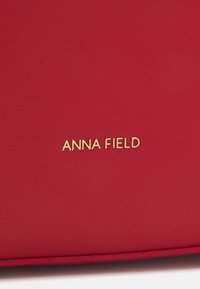 Anna Field Reppu - red