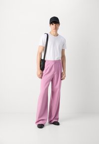 Heathe KOLAWOLE TROUSERS - Hlače - pink