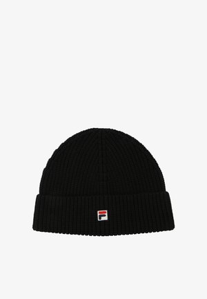 Beanie nera lavorata a maglia realizzata in tessuto a coste con risvolto, dotata di una piccola etichetta con logo rosso, bianco e blu sul davanti.