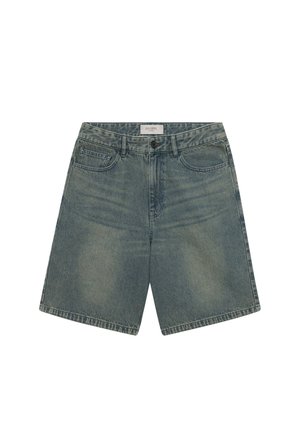 Jeansshorts in hellblauer Waschung, mit klassischem Fünf-Taschen-Design, geradem Schnitt und sichtbaren Nahtdetails.