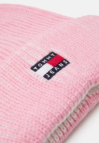 Tommy Jeans HERITAGE BEANIE - Gorro - ballet pink