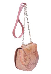 Borsa a tracolla in pelle rosa con catena, caratterizzata da un design della mappa del mondo su una superficie testurizzata, forma strutturata e chiusura a pattina.