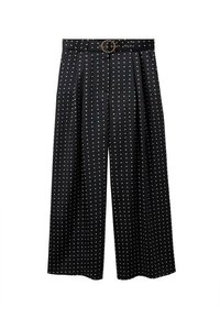 Pantalon noir à jambes larges avec des pois blancs, taille haute, plis et une ceinture assortie avec une boucle ronde dorée.
