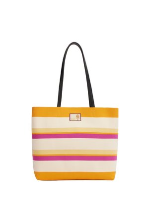 Borsa tote con strisce orizzontali gialle, crema, rosa e arancioni, spallacci neri e una piccola toppa con palma sul davanti.