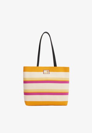 Tragetasche mit gelben, cremefarbenen, rosa und orangefarbenen horizontalen Streifen, schwarzen Schulterriemen und einem kleinen Palmen-Patch vorne.