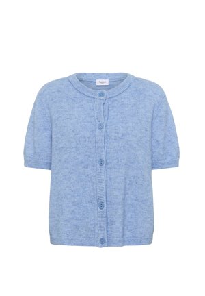Cardigan à manches courtes bleu clair en matériau doux, avec un col rond, une fermeture à boutons et une texture côtelée aux poignets et à l'ourlet.