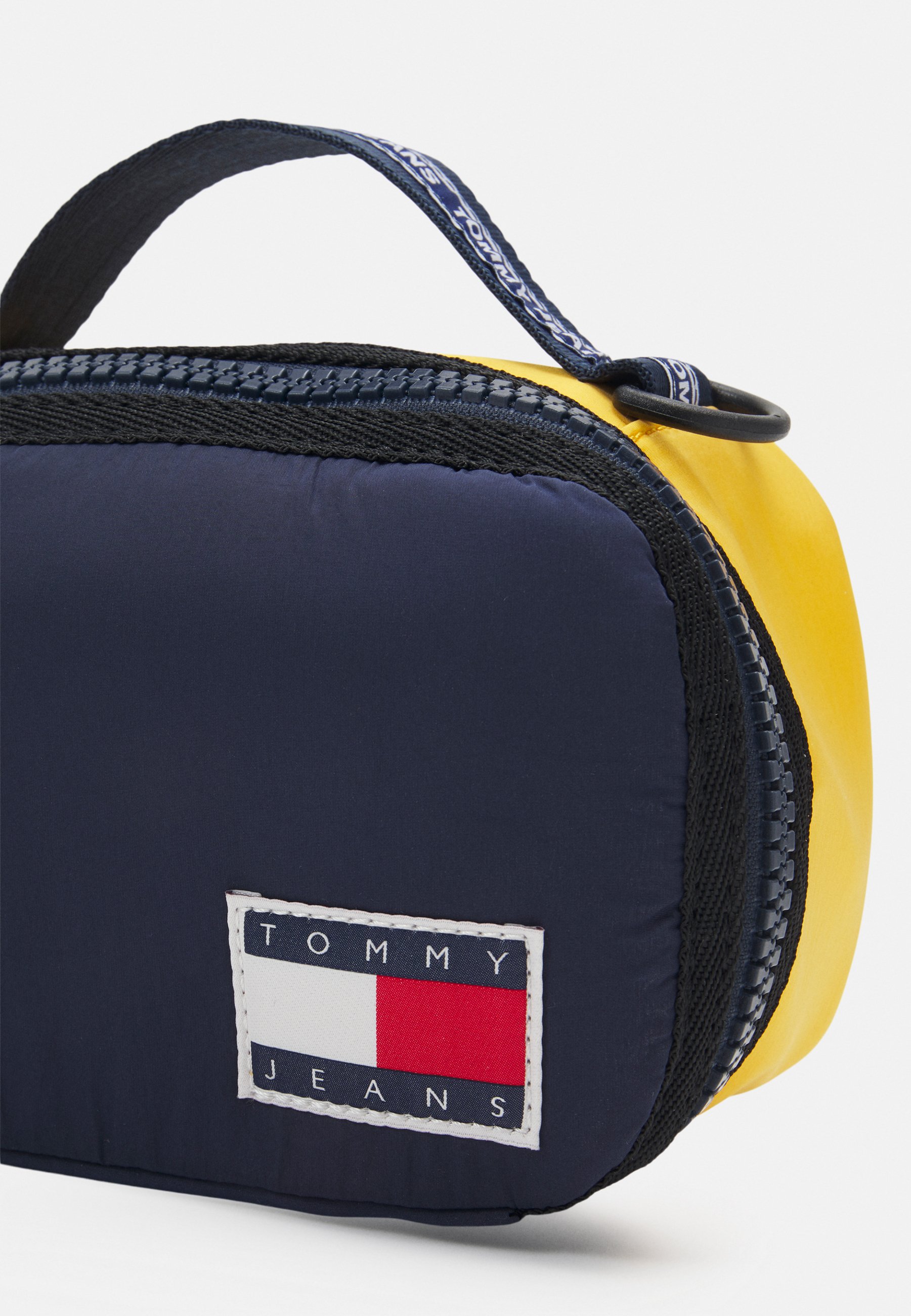Tommy Jeans TRAVEL CAMERA BAG UNISEX - Across body bag - color block/dark  blue - Zalando.co.uk