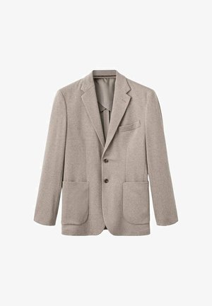 Blazer marrón claro con solapas tipo notch, dos bolsillos frontales de parche y dos botones. Hecho de una tela texturizada, con un diseño limpio y elegante.