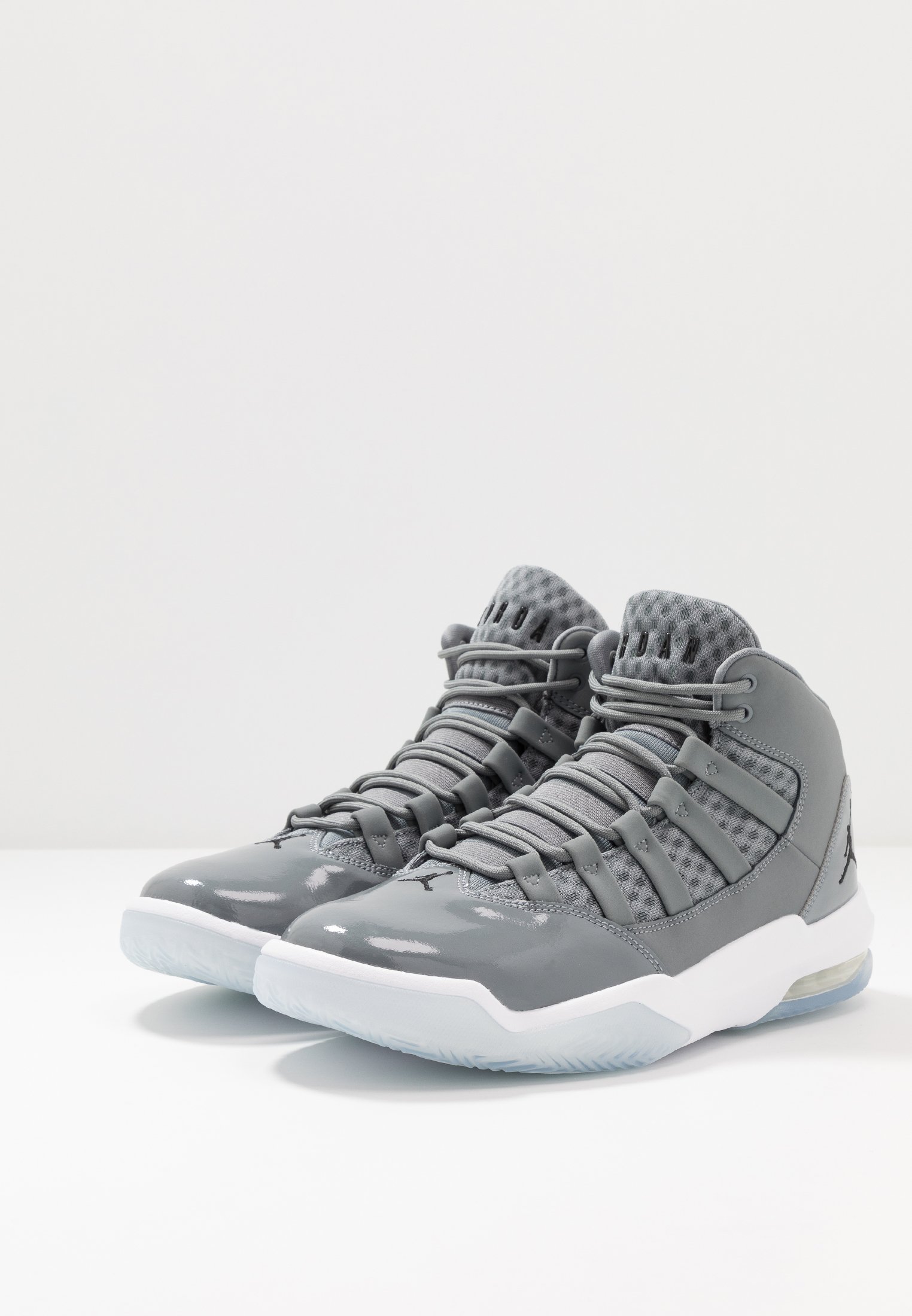 jordan max aura grey