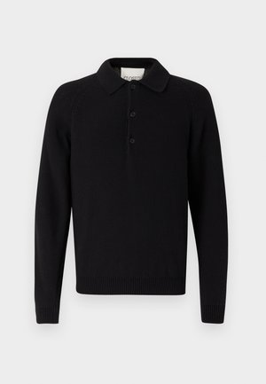 Polo-shirt noir à manches longues en tissu tricoté, avec un col classique, une patte de boutonnage à trois boutons et des poignets et un ourlet côtelés.