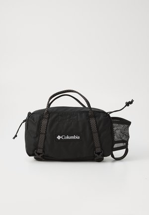 Geantă neagră din nylon, cu două mânere de transport, buzunar lateral din plasă și logo-ul Columbia pe față. Textură netedă și formă compactă rectangulară.
