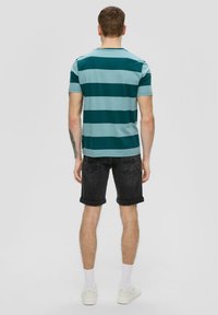 QS - T-shirt z nadrukiem