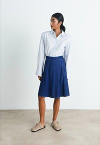 Mads Nørgaard AIR STELLY SKIRT - Jeansskjørt - mid blue denim