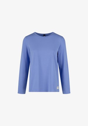 Lichtblauwe longsleeve t-shirt gemaakt van zacht materiaal, met een ronde hals en een klein merklabel aan de onderkant links.