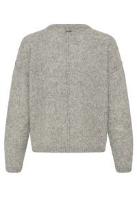 Pull à manches longues gris clair, tricoté, avec une texture douce et duveteuse et une coupe légèrement ample, vu de dos.
