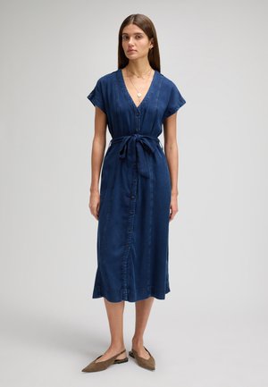 BELTED MIDI - Denimové šaty - sunset ride