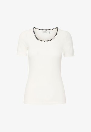 Biała koszulka krótki rękaw z okrągłym dekoltem, ozdobiona czarnym trójkątnym wykończeniem. Miękki, gładki materiał o regularnym kroju.