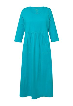 Turkise, knælange kjole med en rund halsudskæring, trekvartærmer og to forlommer. Blødt stof med en samlet taljedesign.