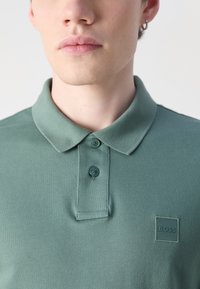 BOSS PASSENGER - Polokošeľa - open green