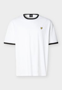 Λευκό κοντομάνικο μπλουζάκι με μαύρο γιακά και μανσέτες στα μανίκια, με μικρό κίτρινο λογότυπο πουλιού στο αριστερό στήθος.